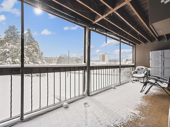 3rd image of 999 41st Ave NE APT 101