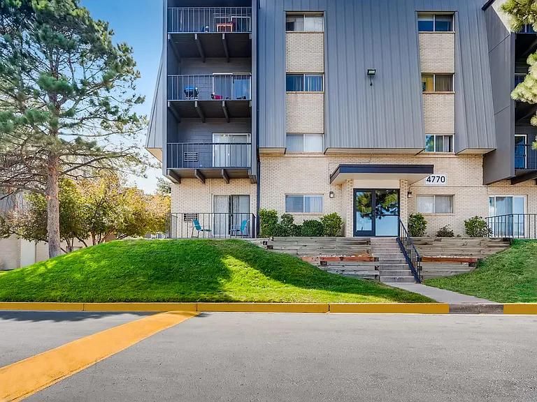 Flats at Pinecliff — Photo 27