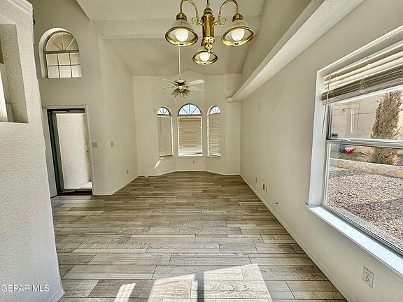 4th image of 10925 Loma De Luz Pl
