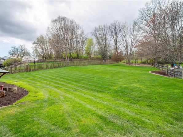 7008 Highland Creek Dr, Bridgeville, PA 15017