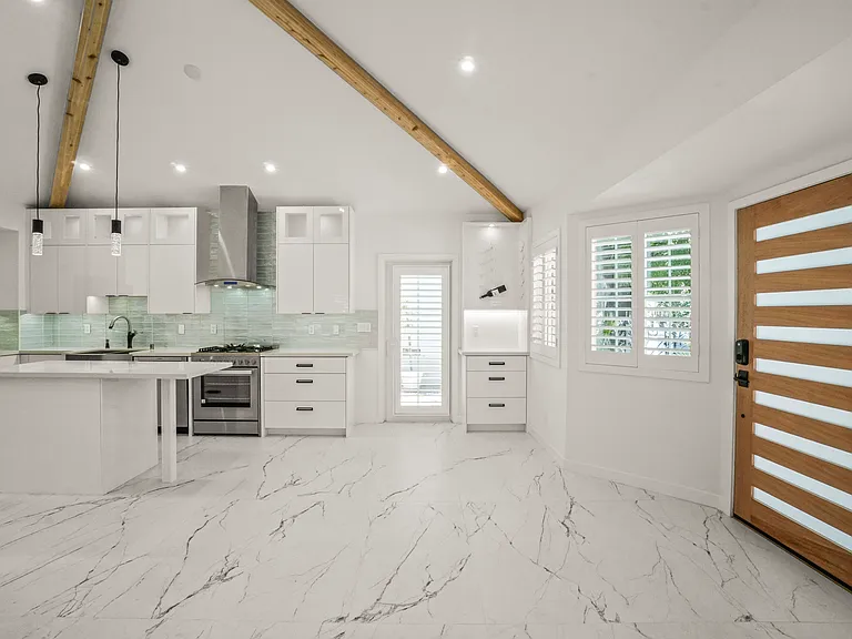 4230 Van Nuys Blvd — Photo 41