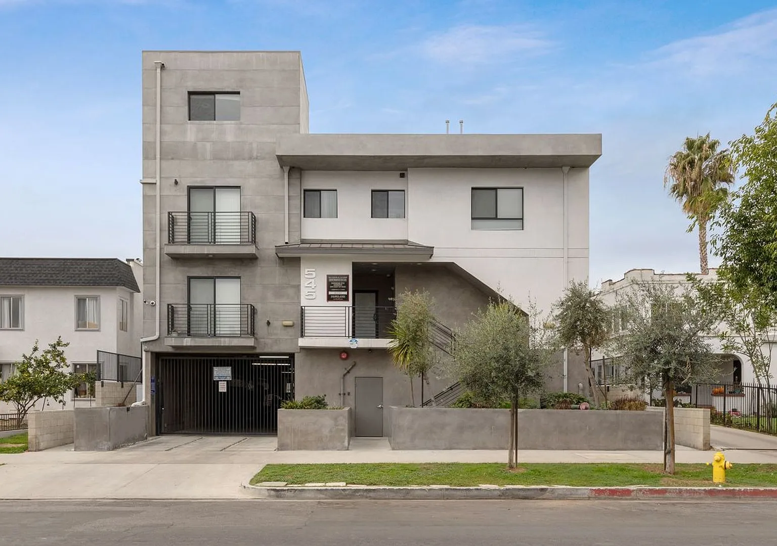 Come home to these New Modern Townhouse in Koreatown! — Photo 2