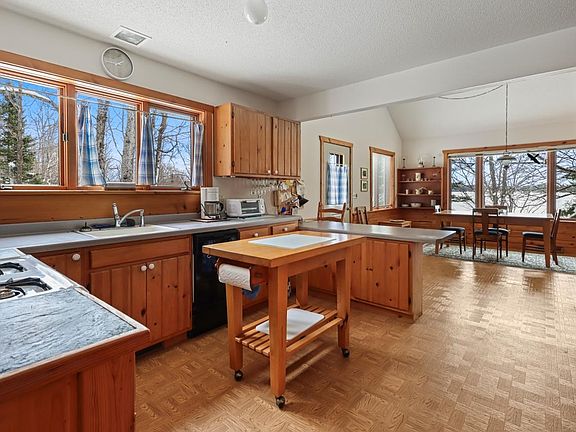 2nd image of 3869 Maplewood Rd