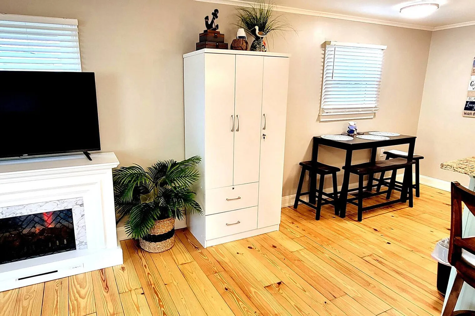 2 bed, 1.0 bath, 710 sqft, $4,680 — Photo 4