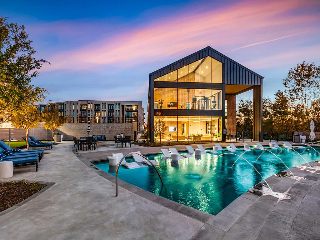 Lenox Lake Highlands — Photo 1