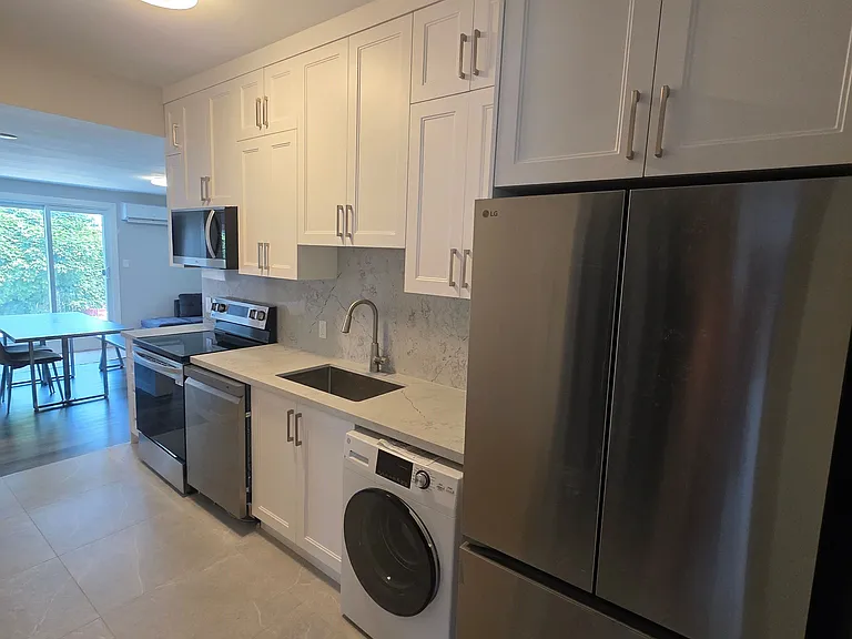 82 Albert St N #2 — Photo 2