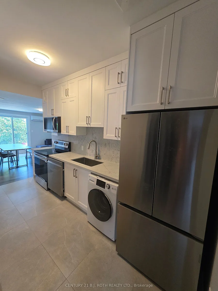Building Photo - 82 Albert St N #2