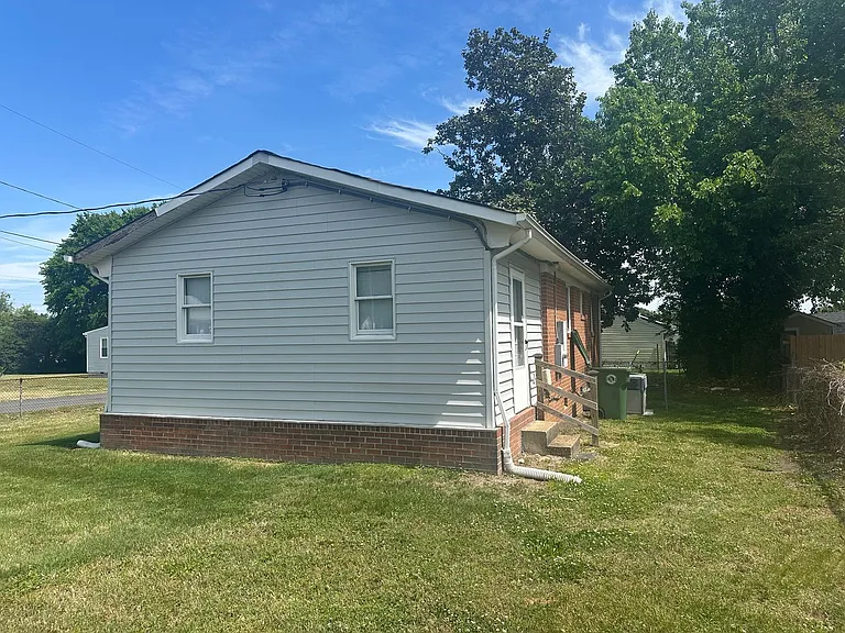 5407 Stokes Ln — Photo 3