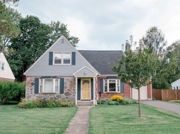 40 Sampson Pkwy, Pittsfield, MA 01201