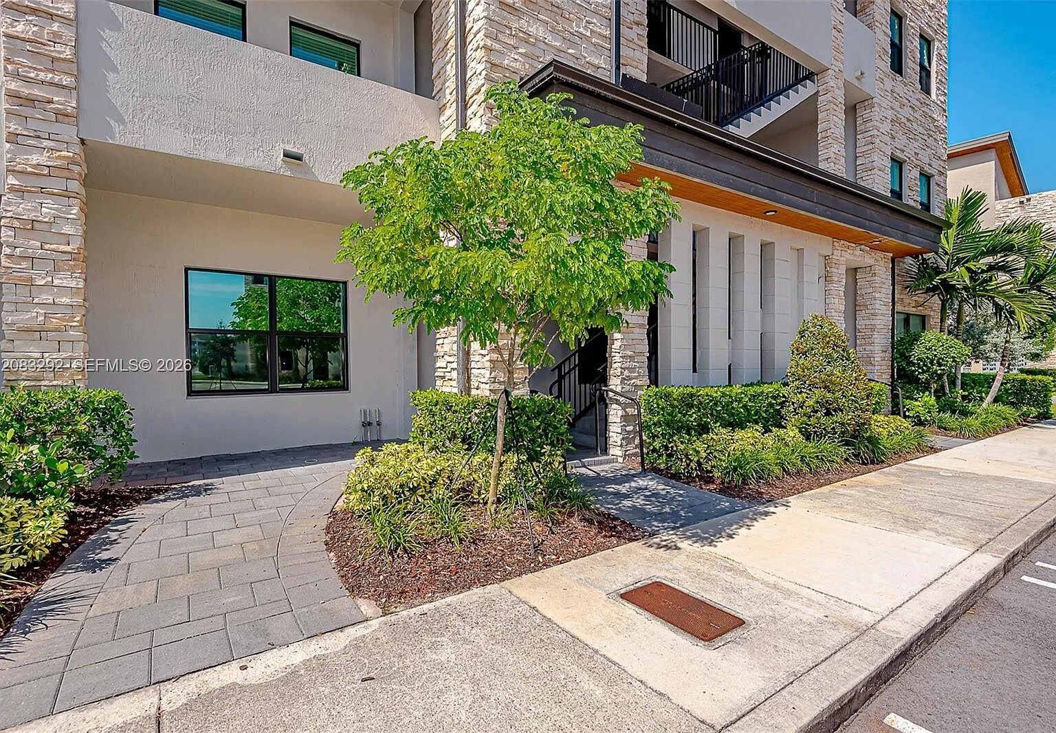 3 bed, 2.0 bath, 1410 sqft, $3,600 — Photo 1