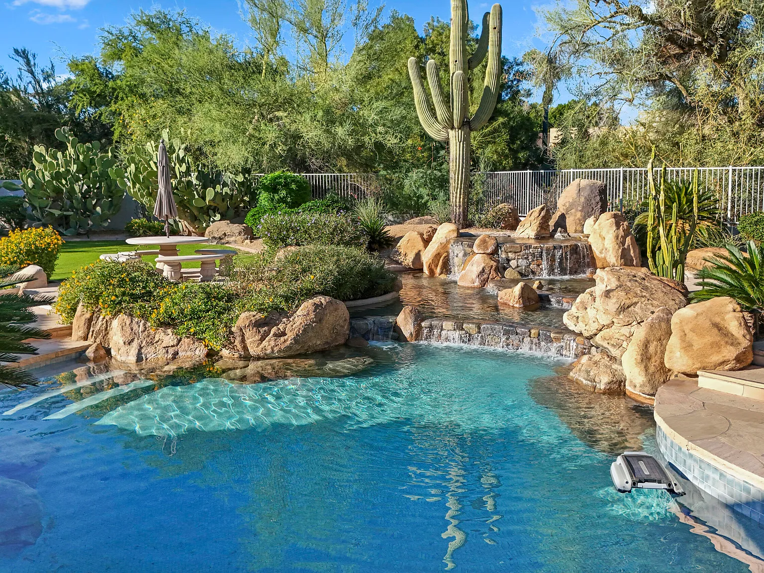 4 bed, 4.5 bath, 4751 sqft, $18,000 — Photo 3