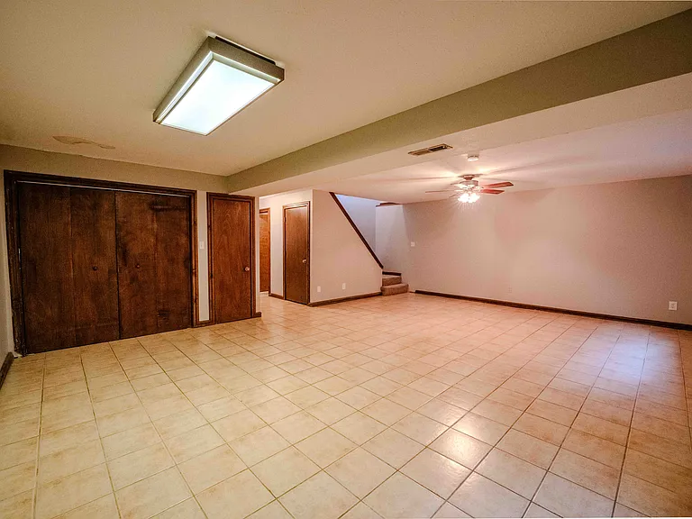 225 Parker Dr — Photo 23
