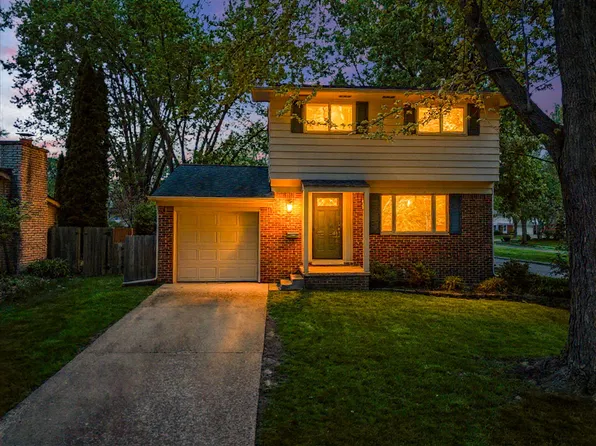 683 Canterbury Dr, Saline, MI 48176