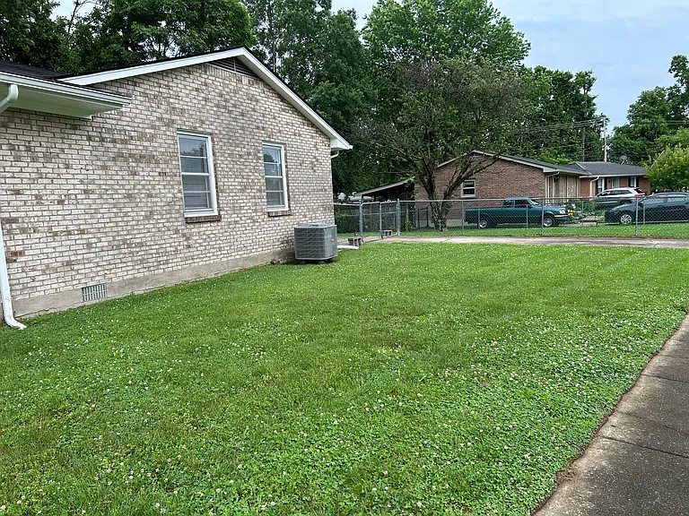 1024 Wedgewood Rd — Photo 17