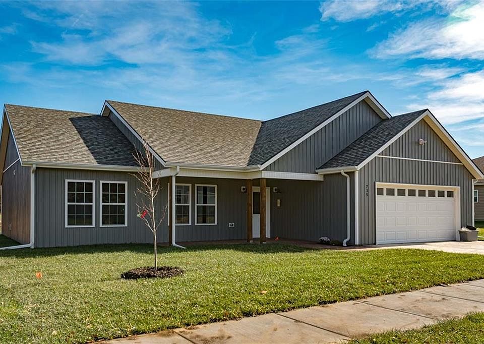 735 S Funston St, Ottawa, KS 66067 Zillow