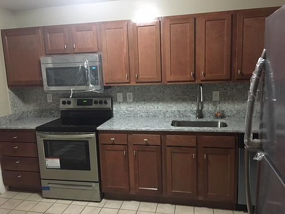 KITCHEN EAT IN