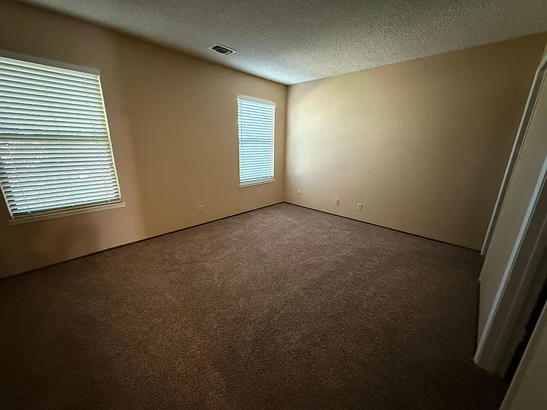 731 Mikkelsen Dr — Photo 10