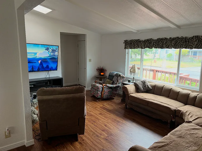 1130 Indiana Ave SE — Photo 8