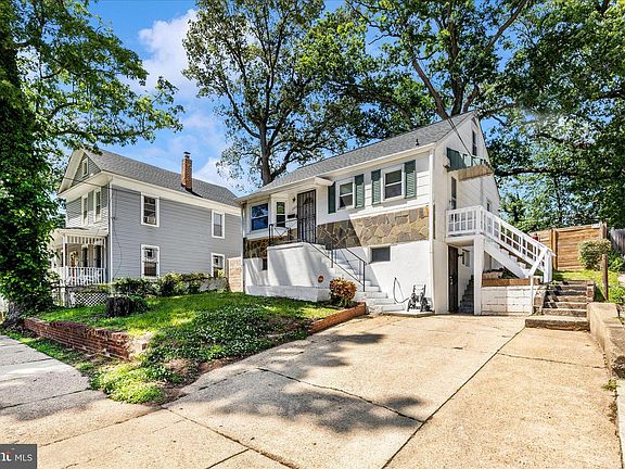 2nd image of 6008 Seat Pleasant Dr