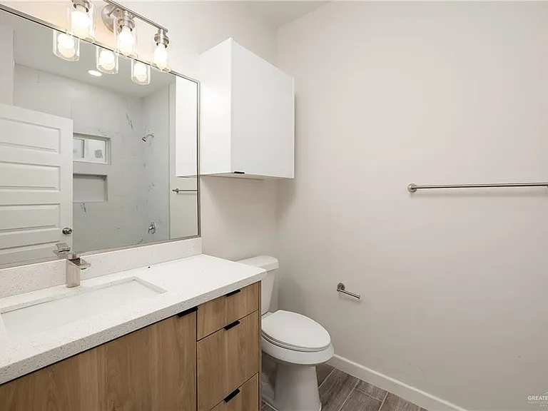 2010 Selena St #1 — Photo 12