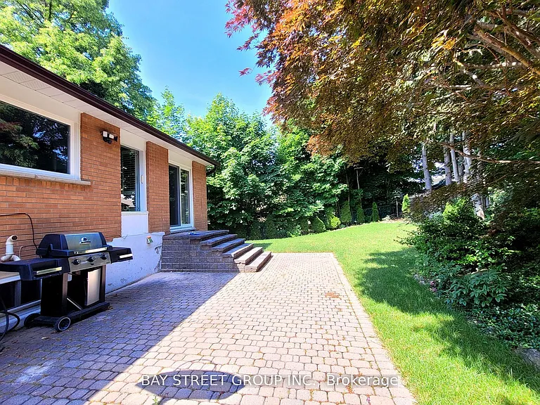 37 Sir Bodwin Pl #LOWER — Photo 13