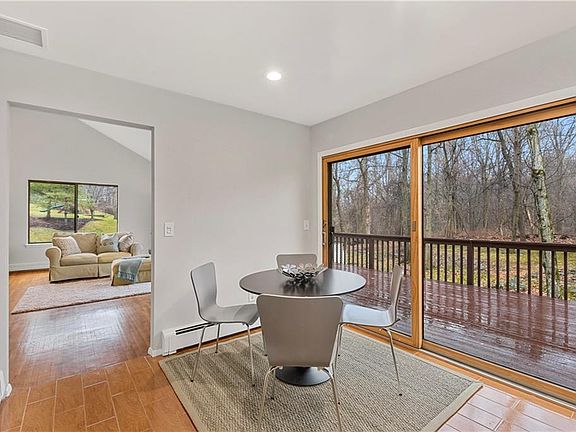 5th image of 26 Heritage Dr