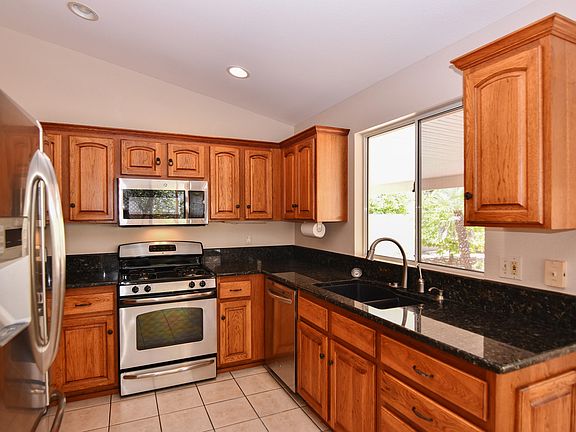 4th image of 65550 E Canyon Dr