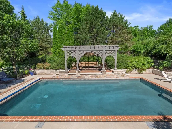 1168 Mary Hill CIRCLE, Hartland, WI 53029