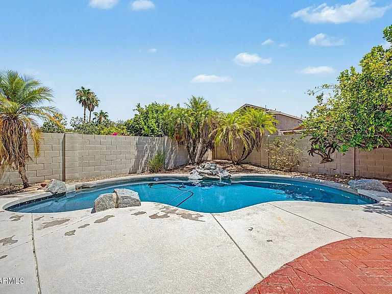 1015 E Irma Ln — Photo 39