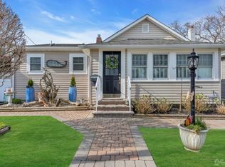 91 Neptune Pl, Laurence Harbor, NJ