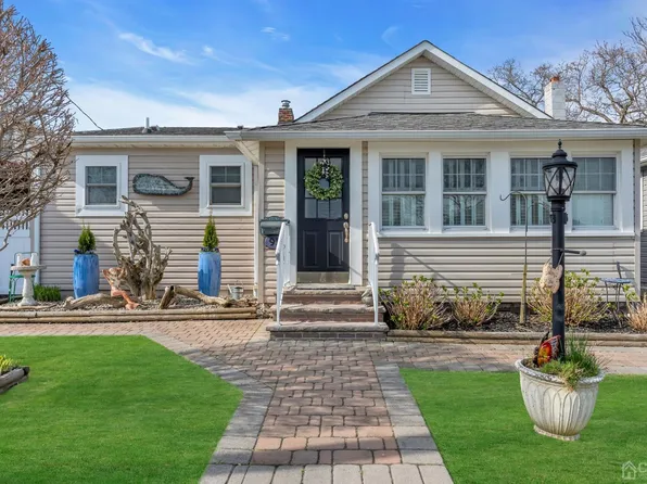 91 Neptune Pl, Laurence Harbor, NJ 08879