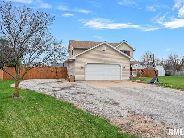 802 N Clover Ct, Athens, IL 62613