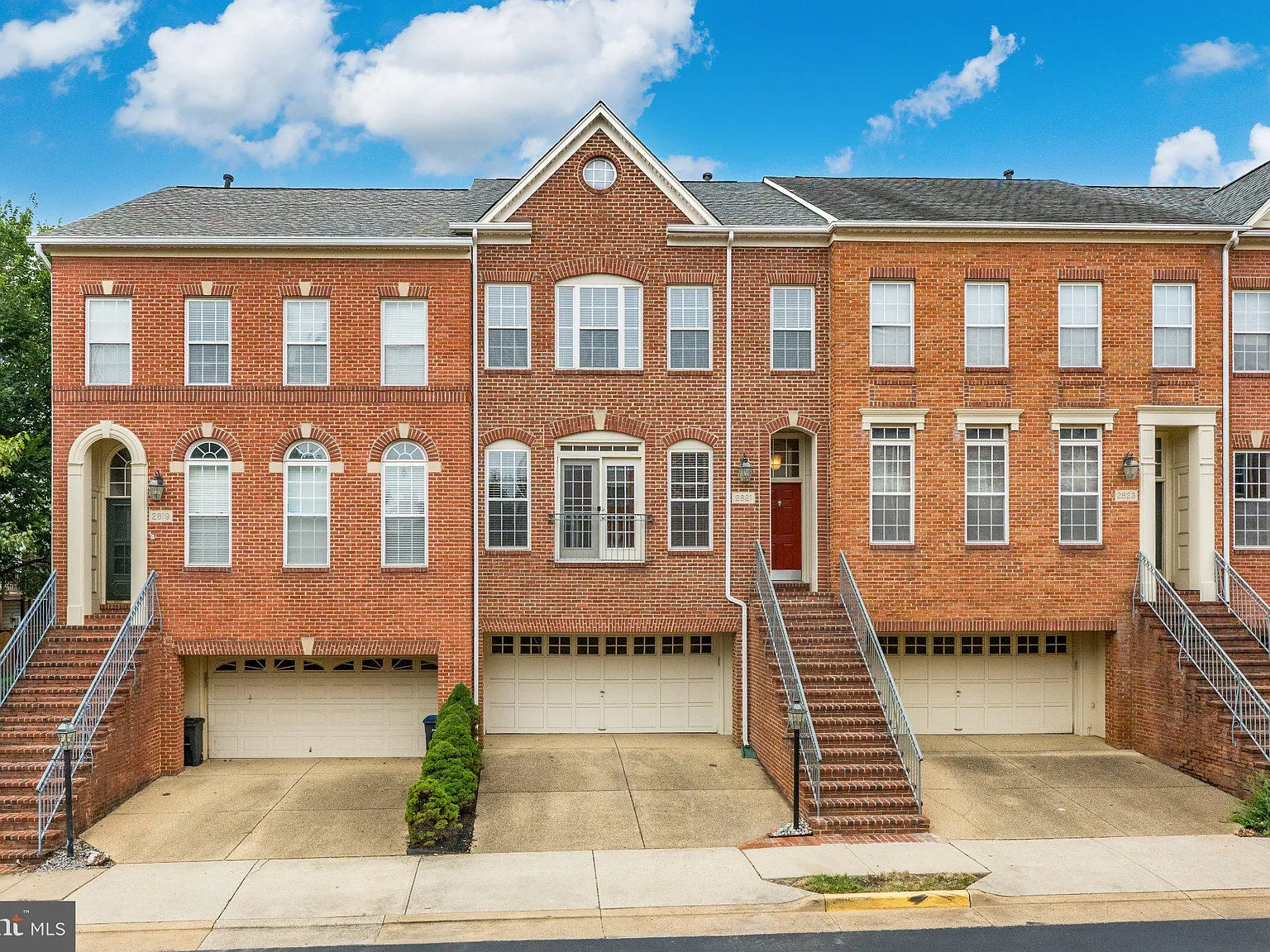 3 bed, 3.5 bath, 2333 sqft, $4,250 — Photo 1