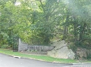 5 Stonegate Cir #H, Branford, CT 06405