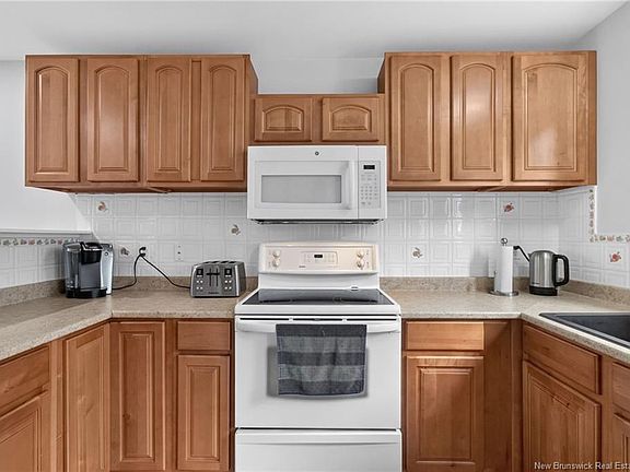 3rd image of 60 Westmount Blvd #1