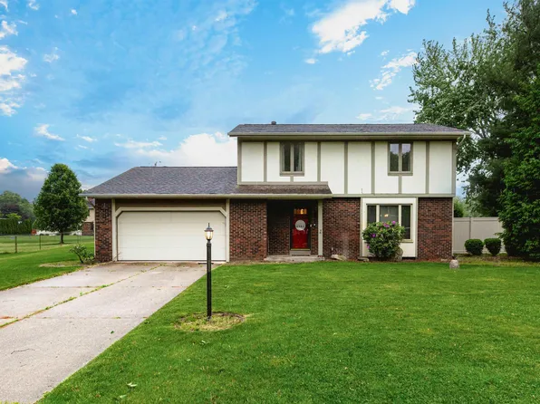 21870 Shady Hollow Ln, South Bend, IN 46628