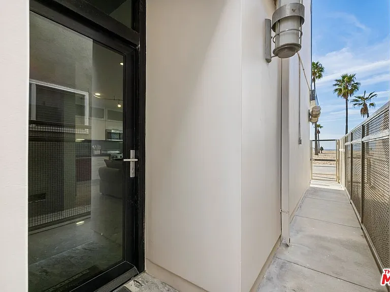 3007 Ocean Front Walk — Photo 3