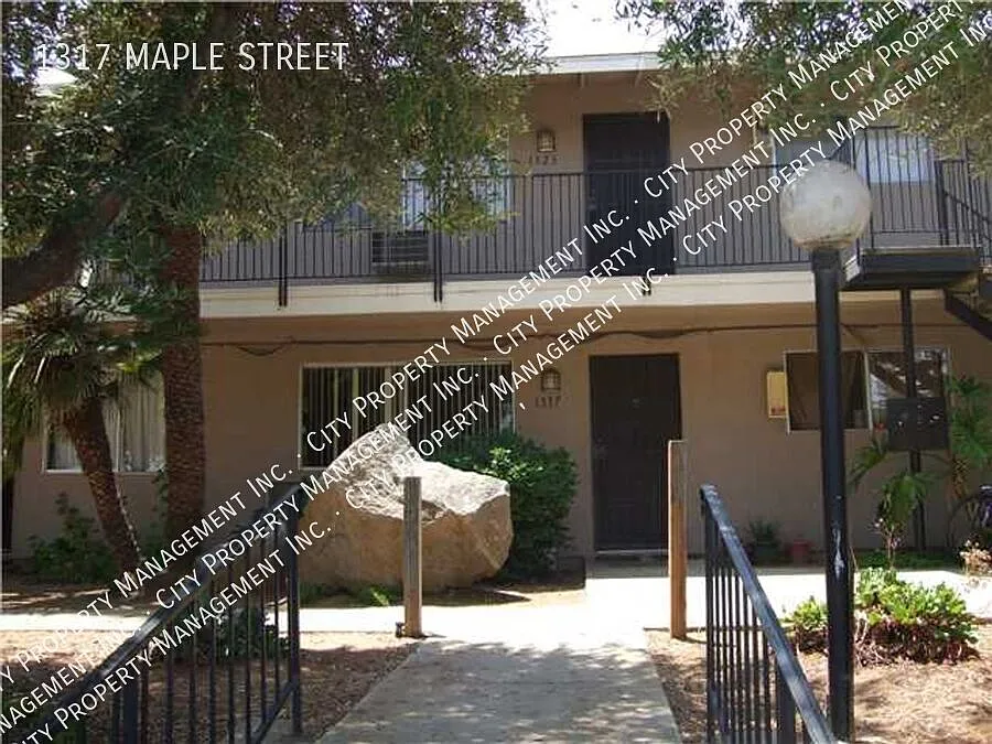 Building Photo - 1317 S Maple St
