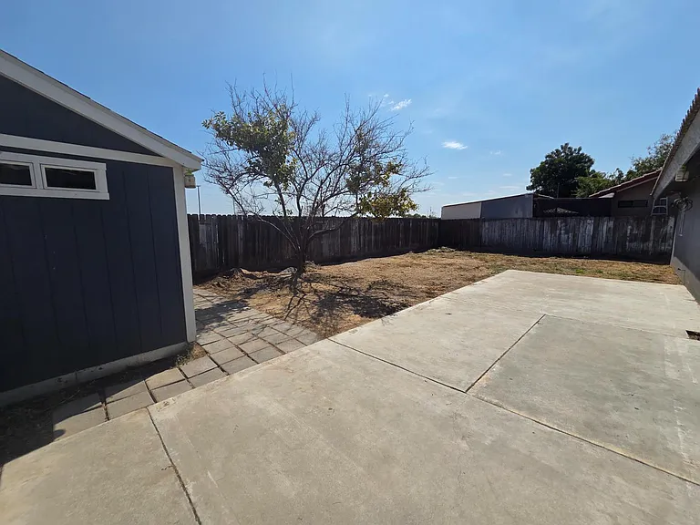 1199 Hawthorn St — Photo 17