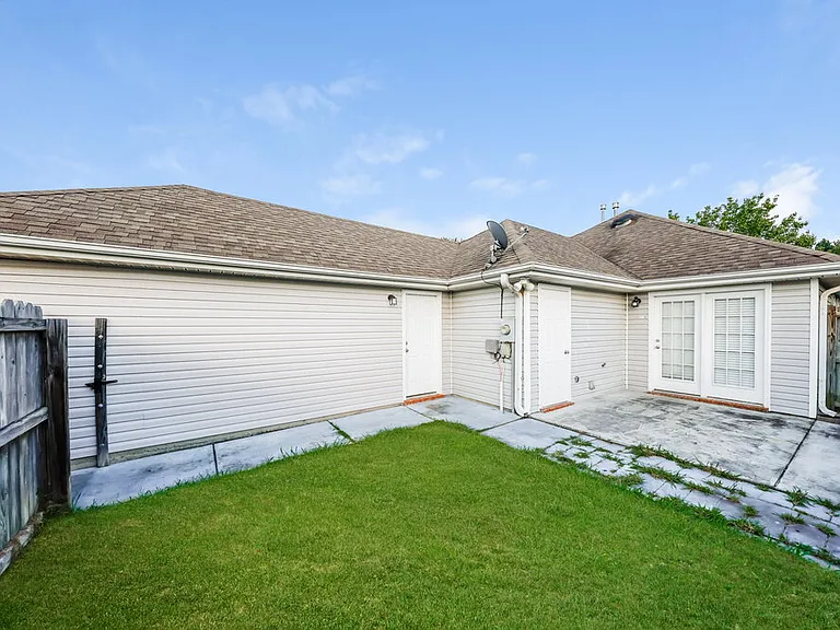 1061 Village Trl — Photo 25