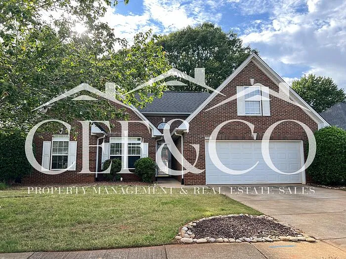 729 Lanyon Ln — Photo 2