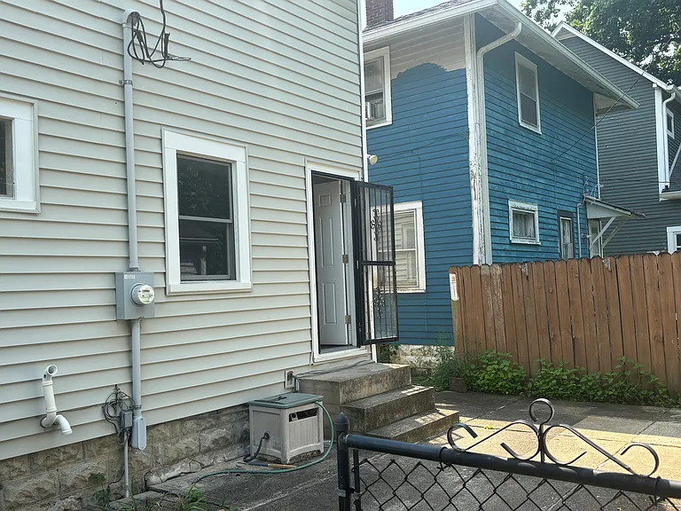 1240 N Temple Ave — Photo 6
