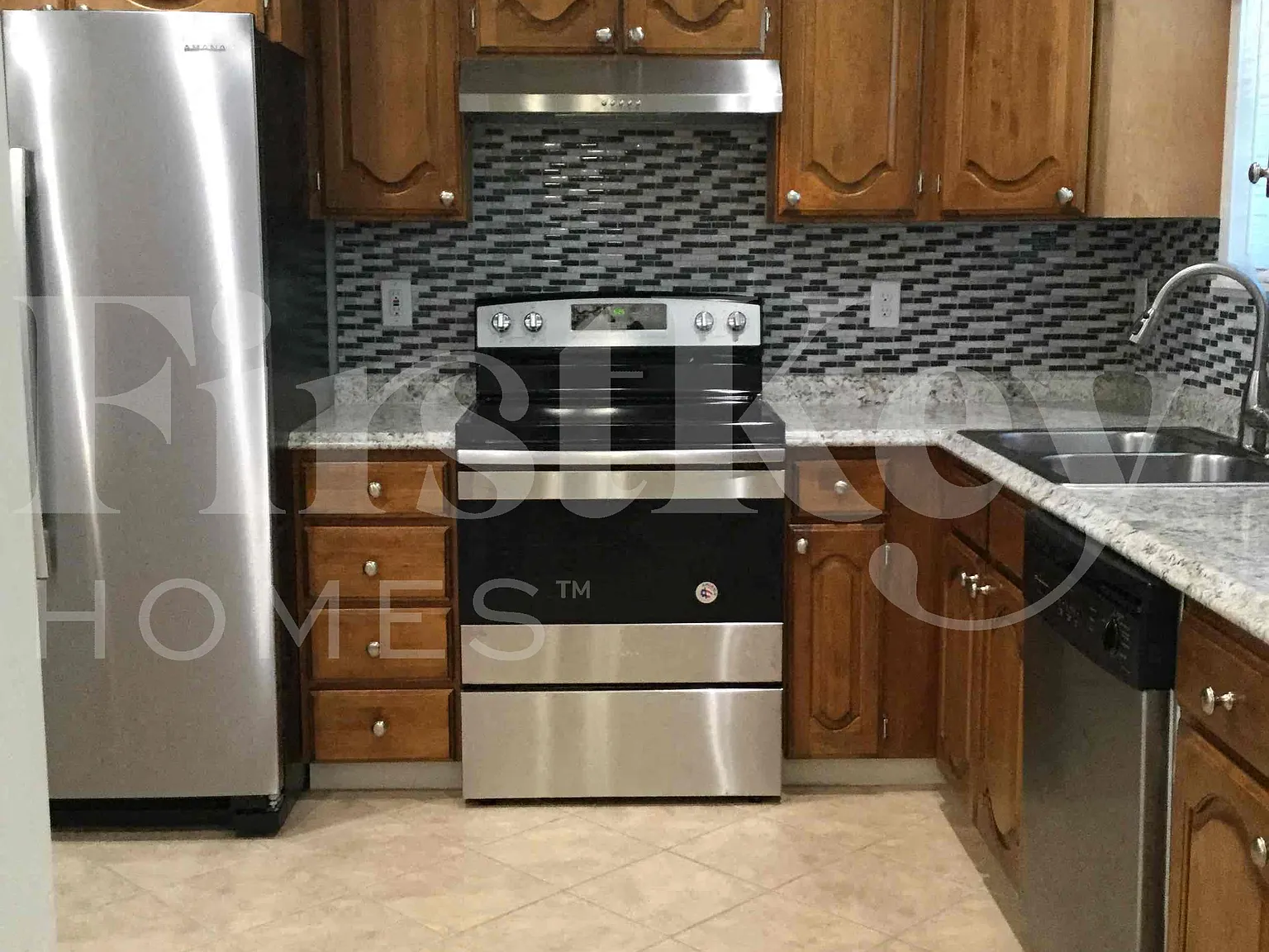 4 bed, 2.0 bath, 2070 sqft, $2,300 — Photo 3