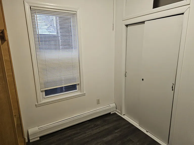 31 Parker Ave #1R — Photo 6