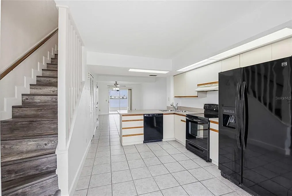 2 bed, 2.5 bath, 1298 sqft, $1,395 — Photo 3