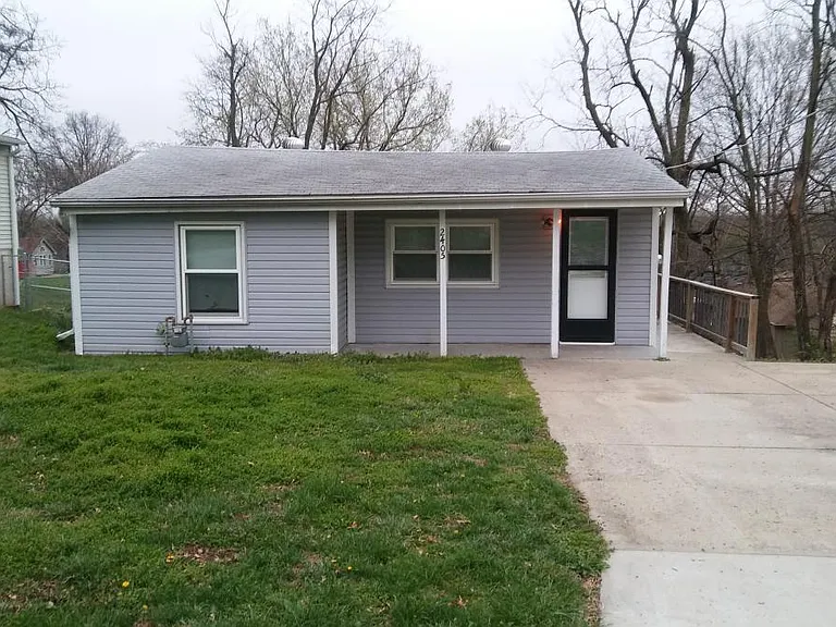 2405 N River Blvd — Photo 1