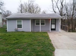 2405 N River Blvd, Sugar Creek, MO 64050