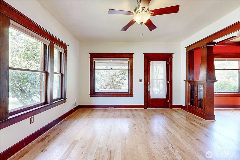 4th image of 546 Locust Street