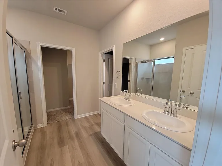 908 Main St — Photo 12