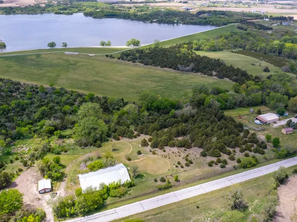 21505 S 68th St, Hickman, NE 68372